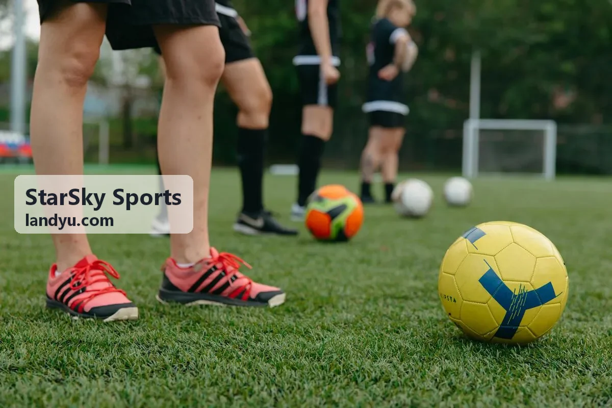StarSky Sports 运动会现场的比赛进行与观众区画面